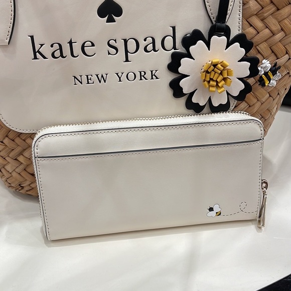 Kate Spade honey bee large continental wallet
PARCHMENT MULTI - Picture 15 of 16